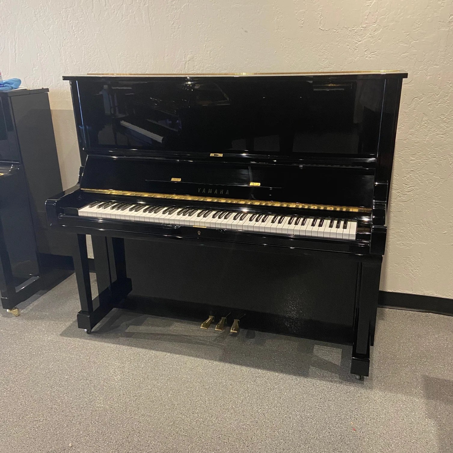 Yamaha U30A (52")    3 Available!