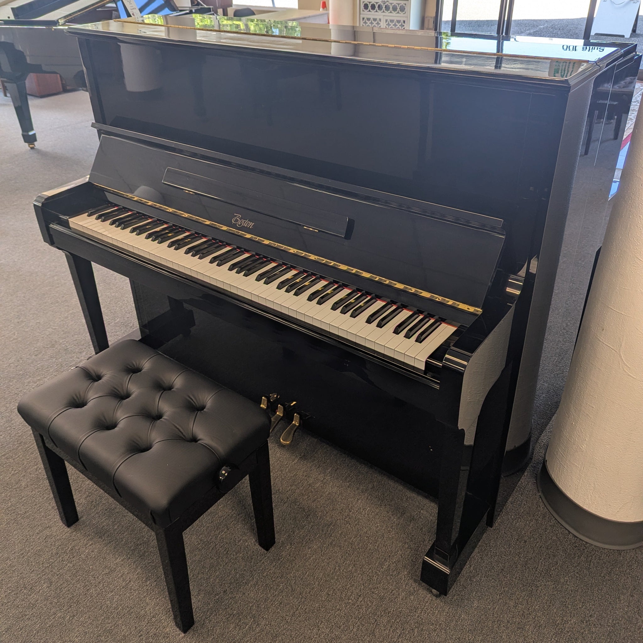 Boston UP125E - Designed by Steinway & Sons (49'')